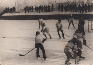 Районная встреча по хоккею Кочки-Быструха на стадионе с. Красная Сибирь 1973г. 