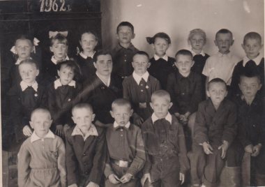 Кочковская средняя школа 1962 г. Учитель Семенова Валентина Никифоровна со своими учениками
